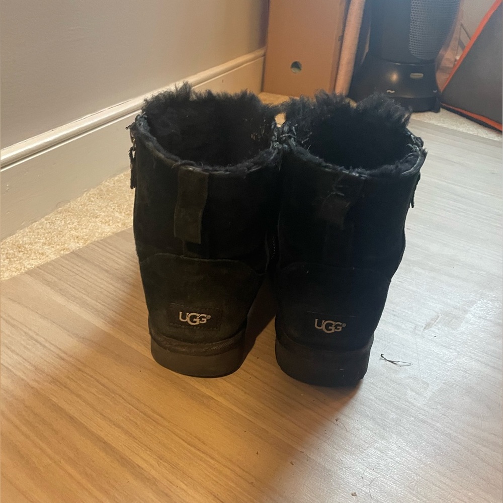 UGG mid-height, fur lined boots with zippers on either side.